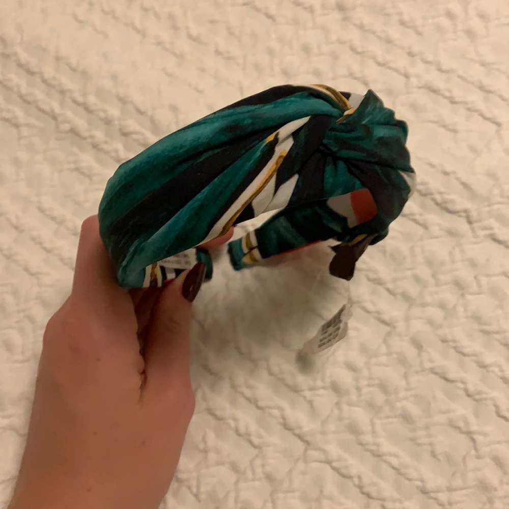 Multicolored knotted head and with sequins